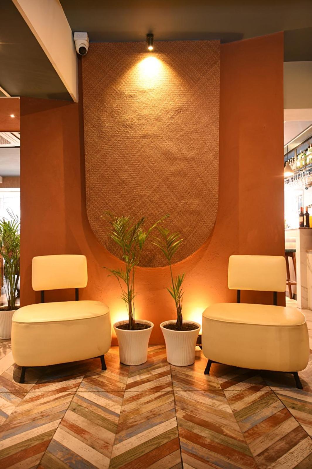 Daali Hotel & Apartment Катманду Экстерьер фото
