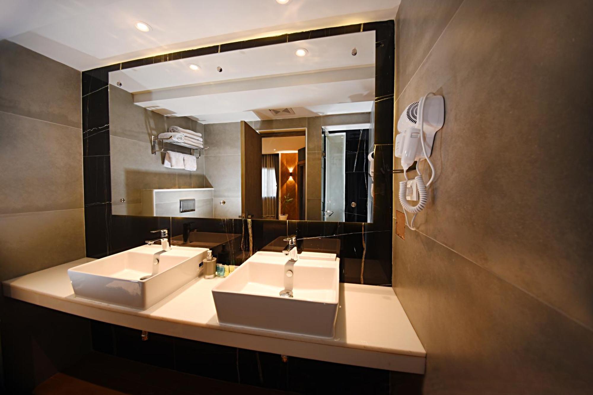 Daali Hotel & Apartment Катманду Экстерьер фото