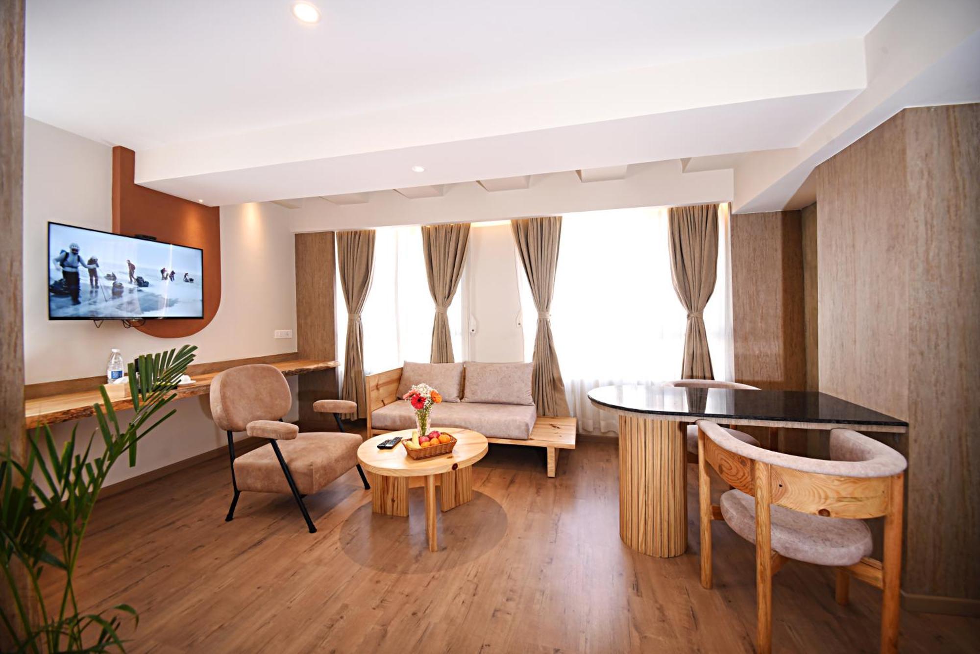 Daali Hotel & Apartment Катманду Экстерьер фото