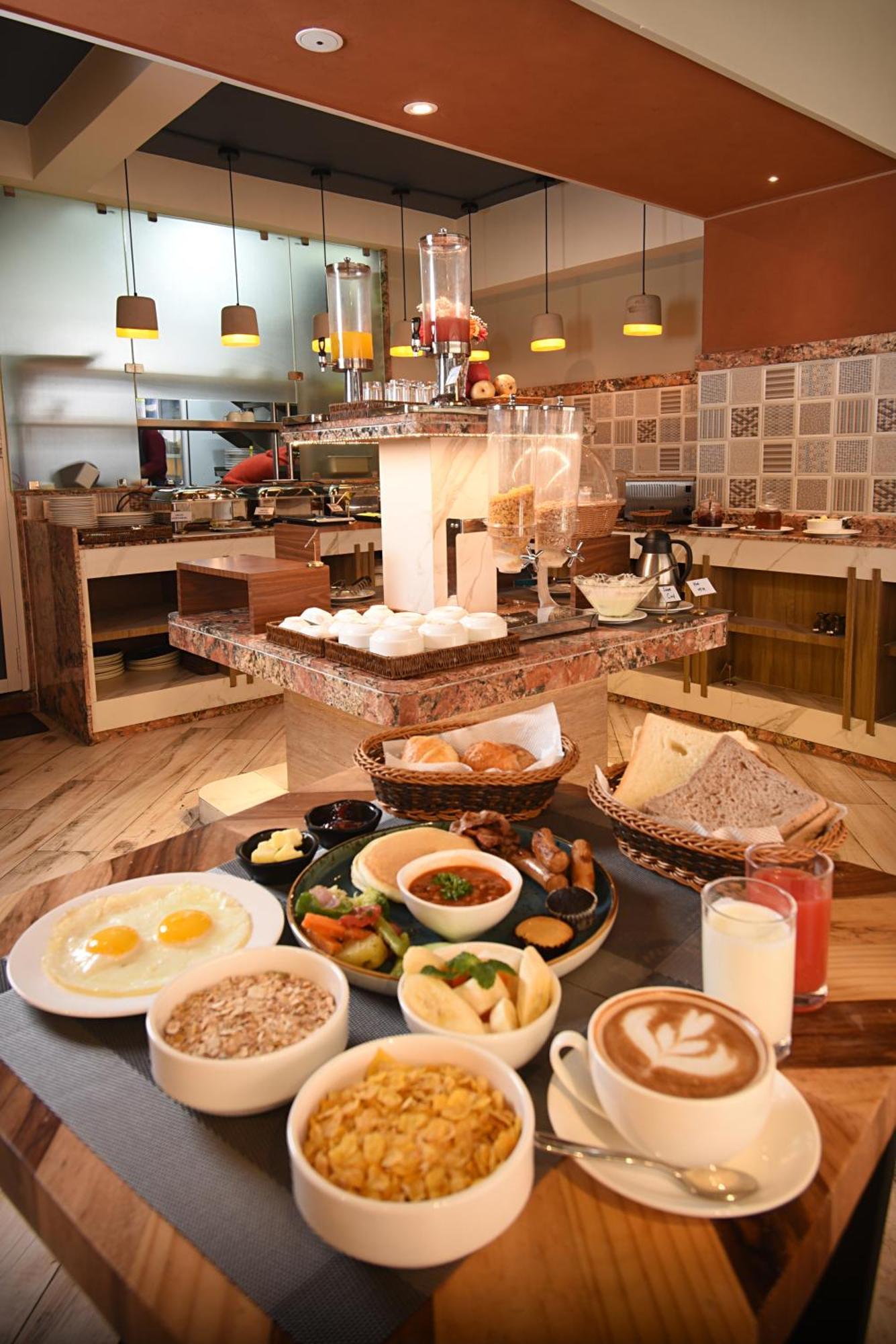 Daali Hotel & Apartment Катманду Экстерьер фото