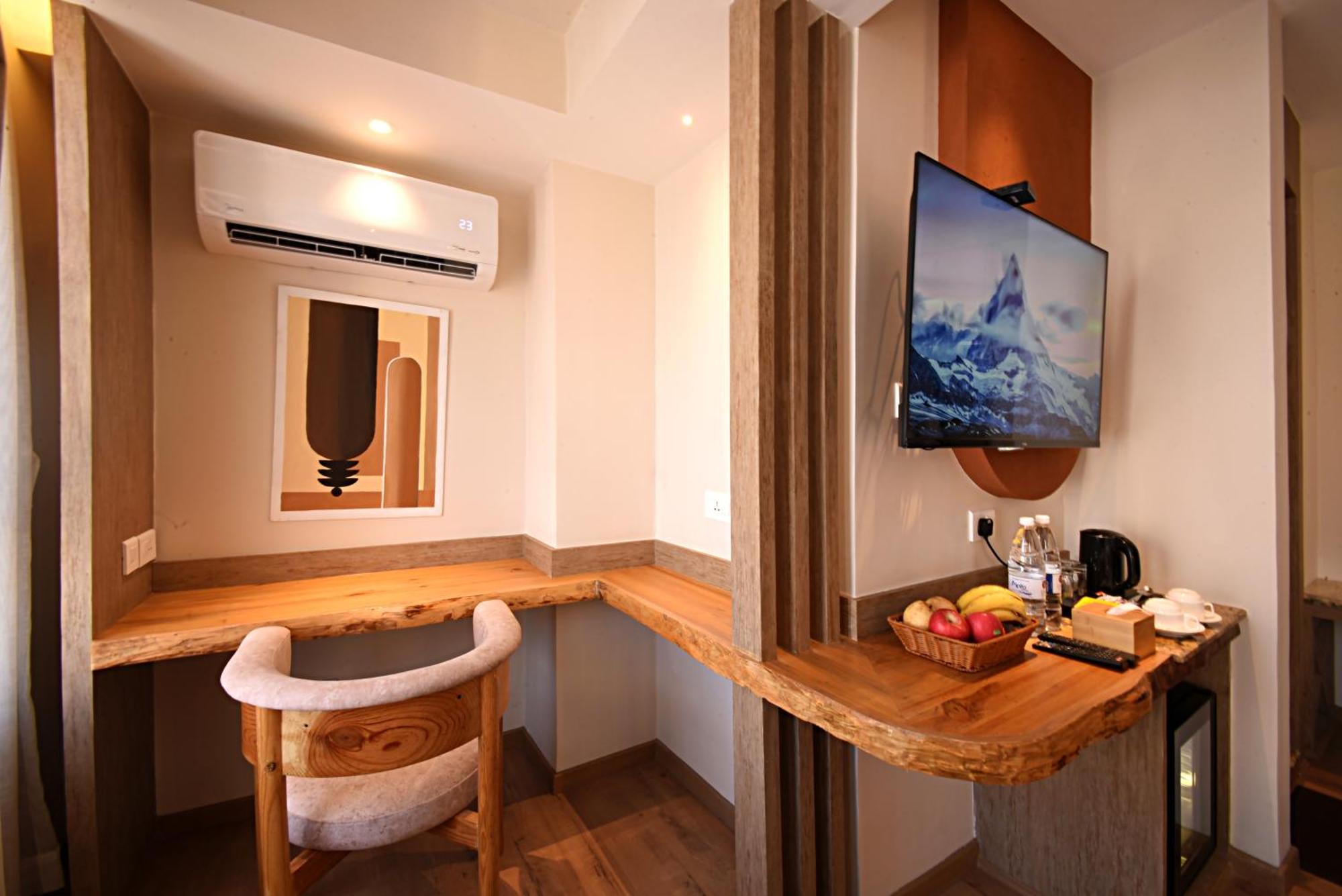 Daali Hotel & Apartment Катманду Экстерьер фото