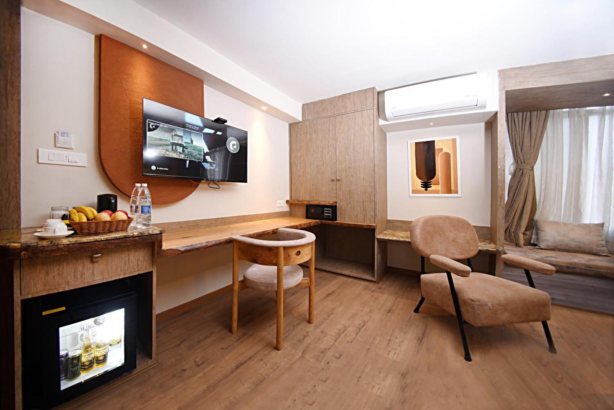 Daali Hotel & Apartment Катманду Экстерьер фото