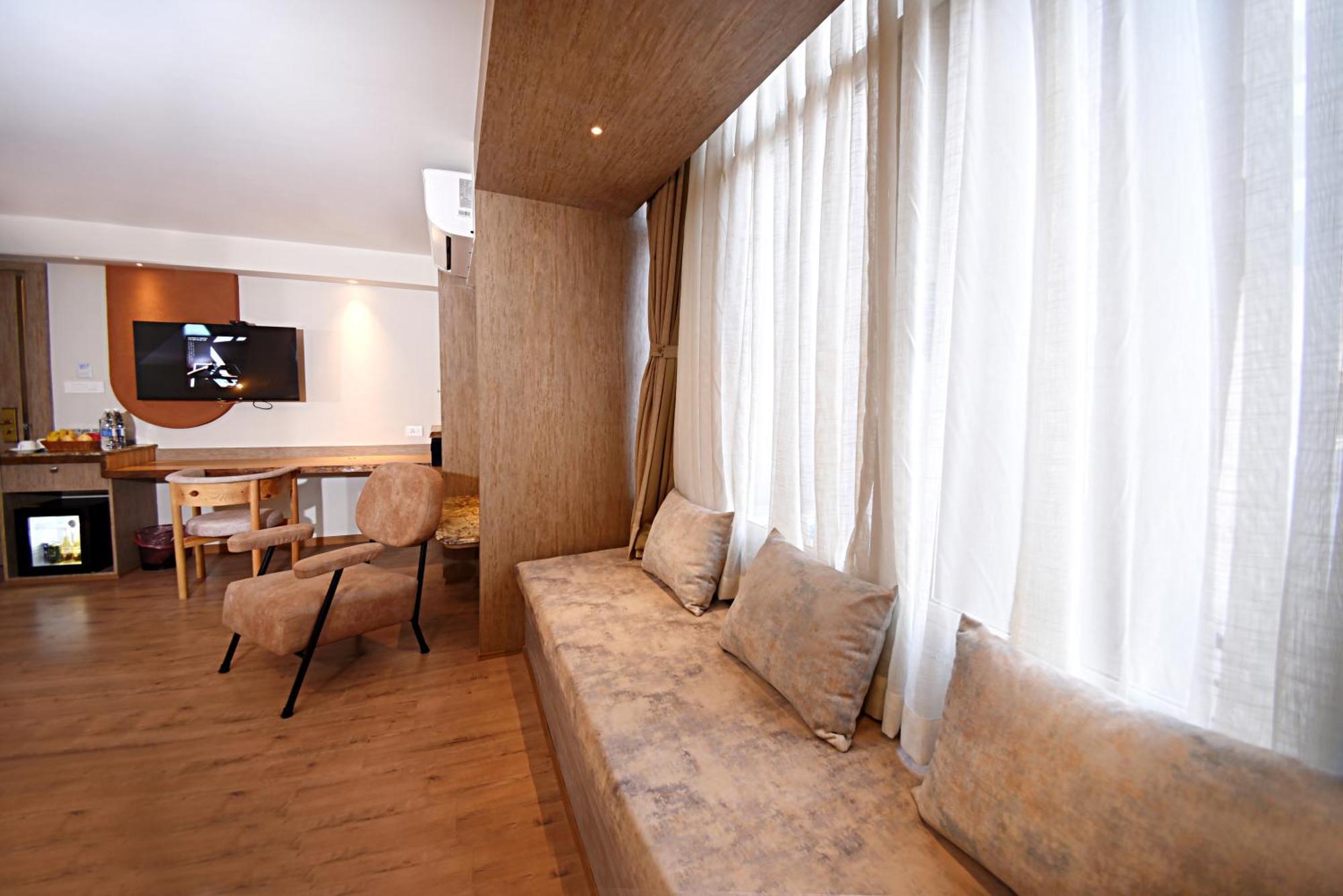 Daali Hotel & Apartment Катманду Экстерьер фото